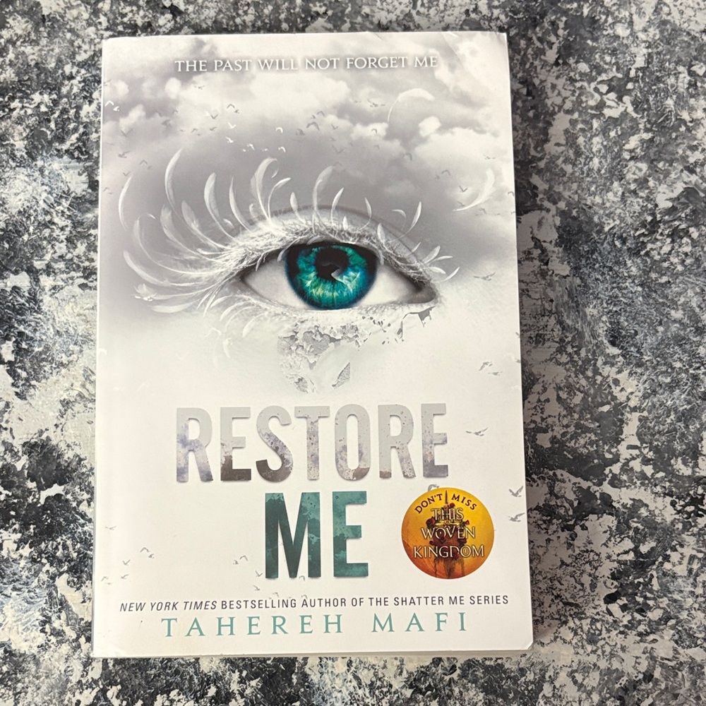 Restore Me by Tahereh Mafi - White Cover with Teal Eye